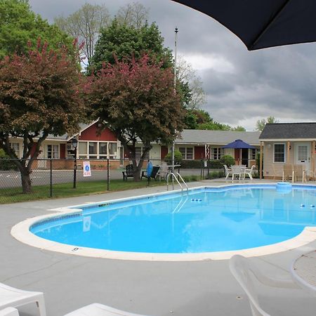 Berkshire Inn ピッツフィールド エクステリア 写真