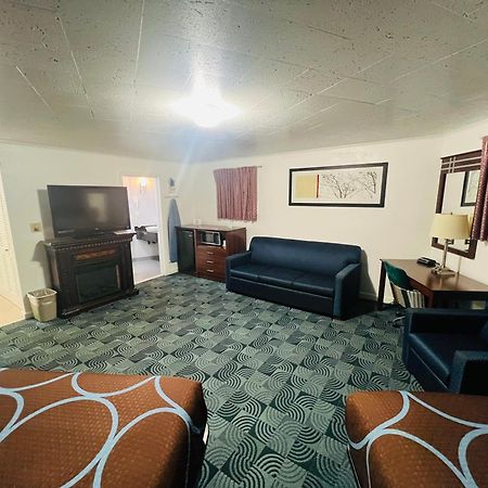 Berkshire Inn ピッツフィールド エクステリア 写真