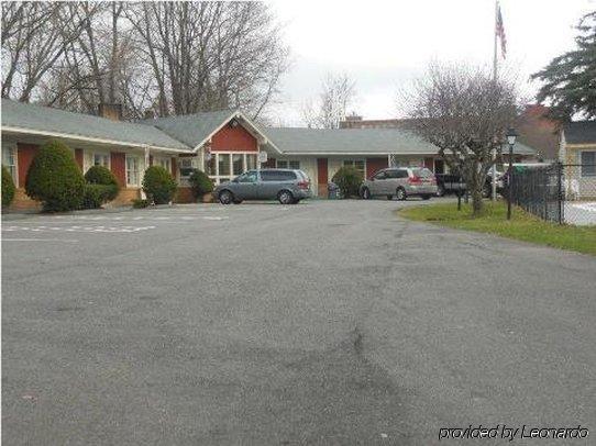 Berkshire Inn ピッツフィールド エクステリア 写真