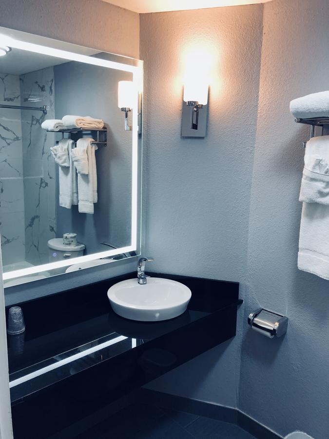 Berkshire Inn ピッツフィールド エクステリア 写真