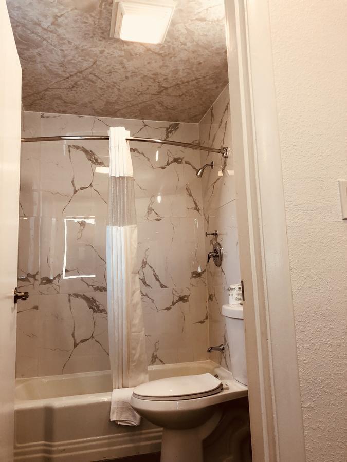 Berkshire Inn ピッツフィールド エクステリア 写真