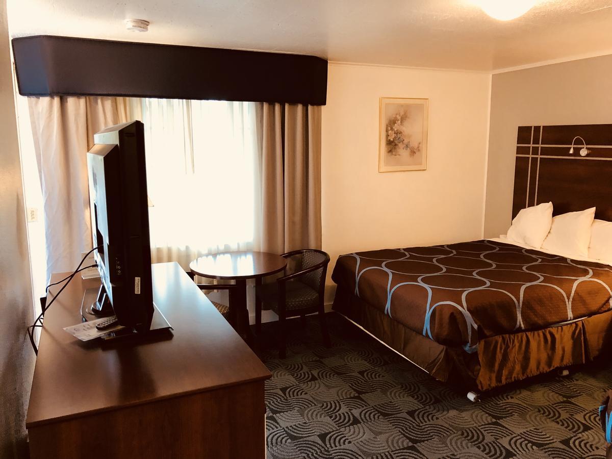 Berkshire Inn ピッツフィールド エクステリア 写真