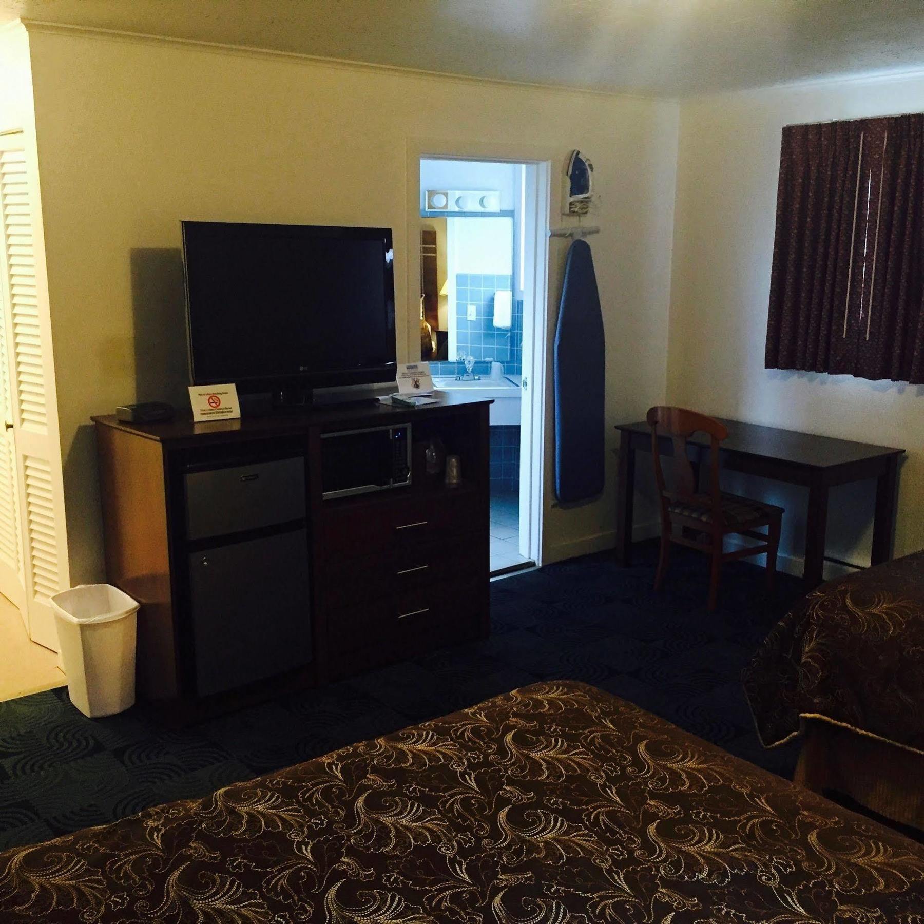 Berkshire Inn ピッツフィールド エクステリア 写真
