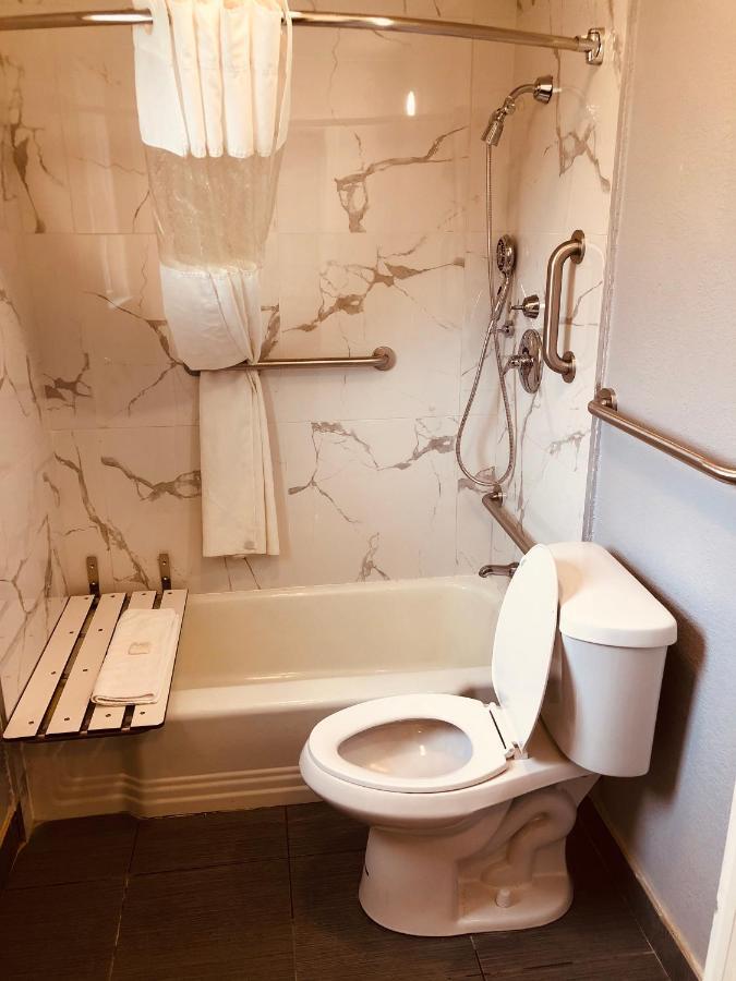 Berkshire Inn ピッツフィールド エクステリア 写真